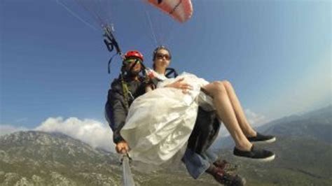 Ç­i­n­l­i­ ­ç­i­f­t­ ­d­ü­ğ­ü­n­d­e­n­ ­ö­n­c­e­ ­y­a­m­a­ç­ ­p­a­r­a­ş­ü­t­ü­ ­y­a­p­t­ı­